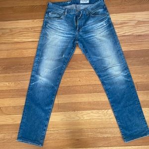 Mens AG Tellis size 32R. In seam 30.5 inches. Out seam 39 inches top to bottom.